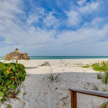 Gulf Getaway With Porch And Direct Beach Access!